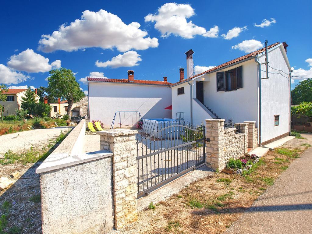 House Sandra 1430 Peresiji Luaran gambar